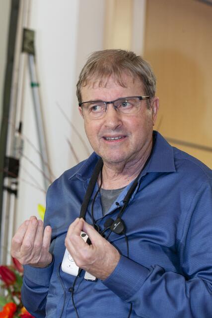 Äußerst prägnant und alltagstauglich, aber auch auf seine unschlagbar humorvolle Art und Weise, referierte Prof. Dr. Haim Omer an zwei Tagen im Februar 2019 | Foto: Carsten Unger