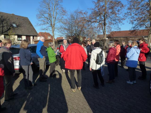 Am Sportplatz vor der Abfahrt