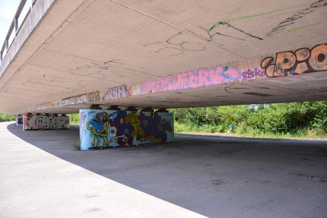 Flutbrücke im Trockenen