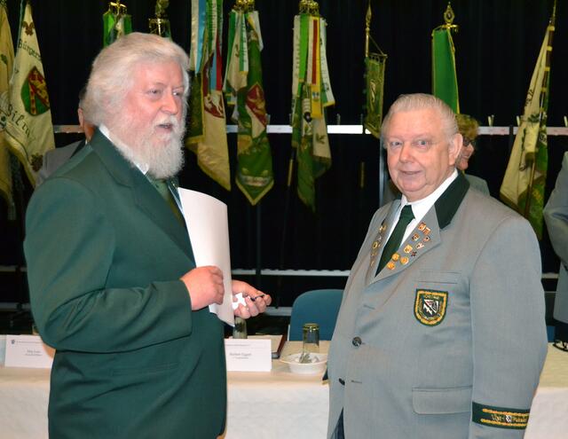 Landessportleiter R. Zimmer li., und Herbert Eggert 1. Vizepräsident KSV Burgdorf re.