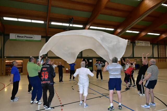 Der Fallschirm fliegt