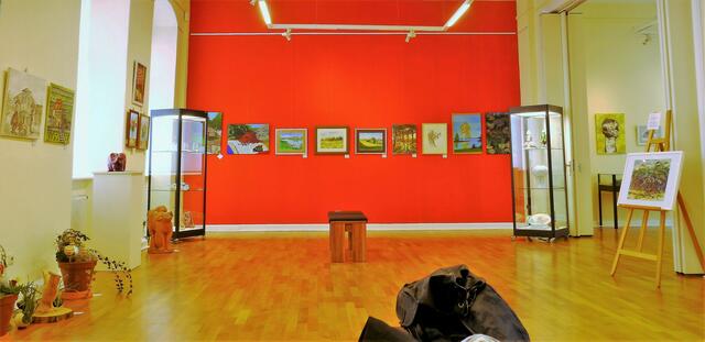 Blick zur rechten Seite des großen Ausstellungsraumes...