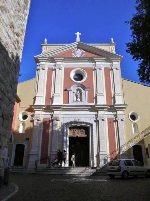 Fassade der ehemaligen Kathedrale von Antibes