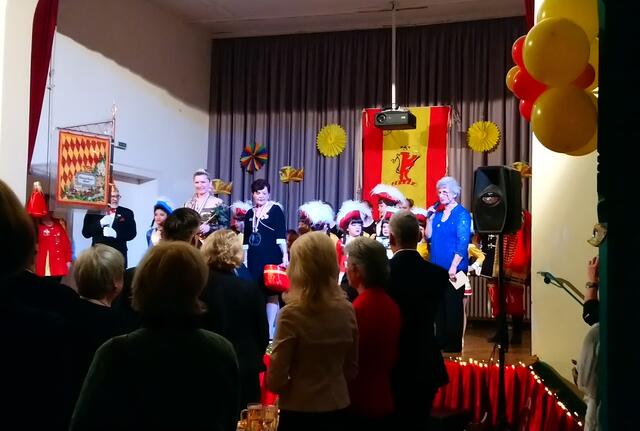 Fröhliche Karnevalsstimmung bei der Närrischen Langenhagener Ritterschaft im Festsaal im Eichenpark
