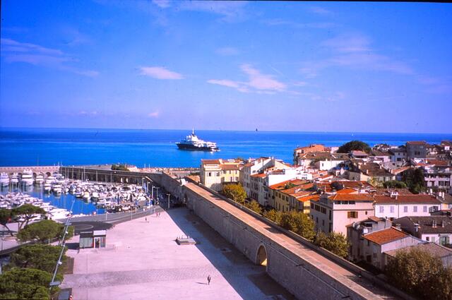 Stadtmauer von Antibes am Hafen