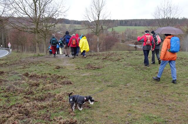 Beginn der Wanderung bei leichtem Nieselregen