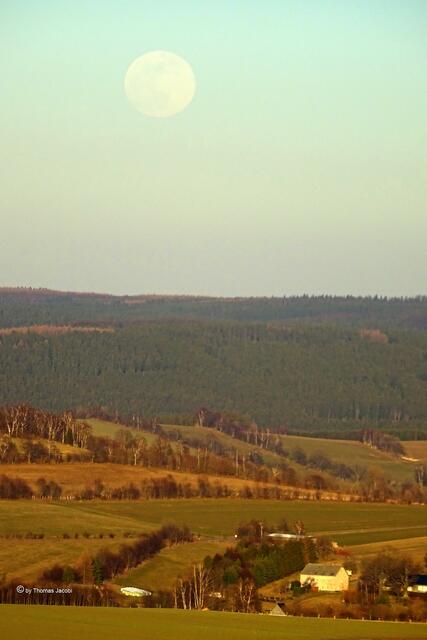 Der Mond kam zum Vorschein.