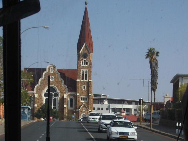 . . . sehenswert, die kath. Kathedrale in Windhoek in Namibia . . .