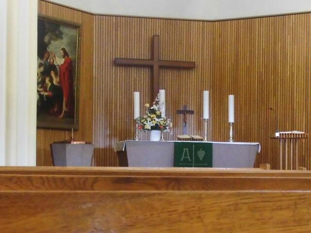 . . . der Altar, in der  ev. Christuskirche in Windhoek in Namibia . . .