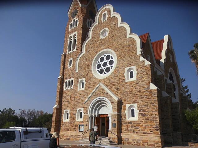 . . . sehenswert, die ev. Christuskirche in Windhoek in Namibia . . .