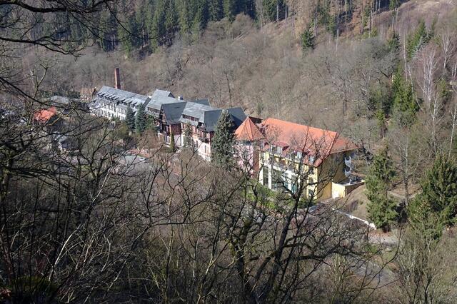 Blick vom Birkenhäuschen auf das Habichtsteinhotel