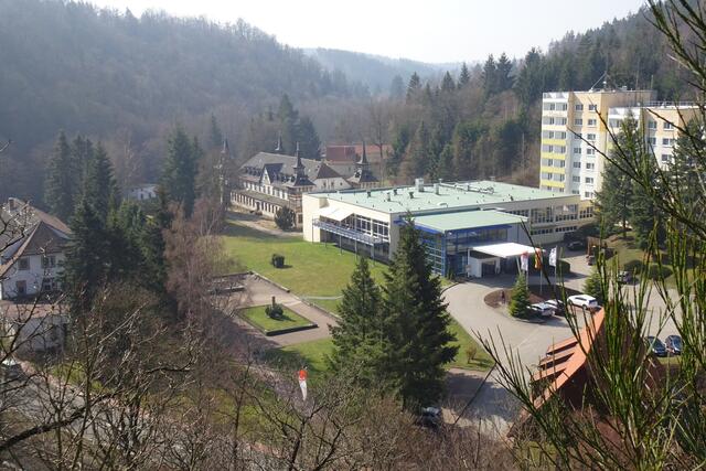 Blick vom Friedensdenkmal auf Alexisbad
