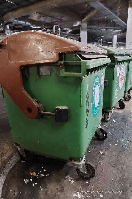 Müllcontainer...