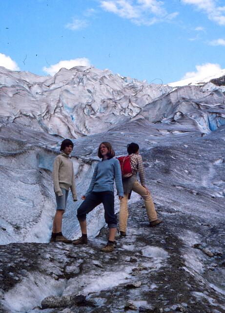 Gerburg, Reginald und Meinulf auf dem Gletscher Nigardsbreen