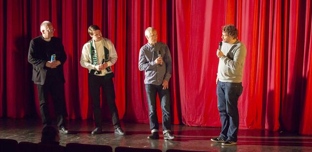 "Trautmann"-Preview in der "Schauburg" Bremen: Regisseur Marcus H. Rosenmüller, Robert Erdmann (Schauburg), Hauptdarsteller David Kross, Ekkehard Lentz (Tura Bremen), von rechts