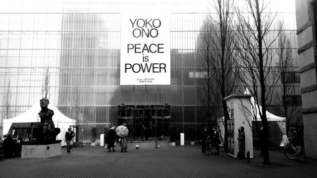 PEACE is POWER - Museum für bildende Künste Leipzig. Bis zum 7. Juli 2019 ist die Ausstellung von Yoko Ono zu sehen.