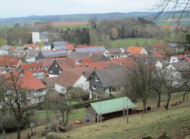 Blick von den „Dicken Steinen“ von Süden auf Amönau.