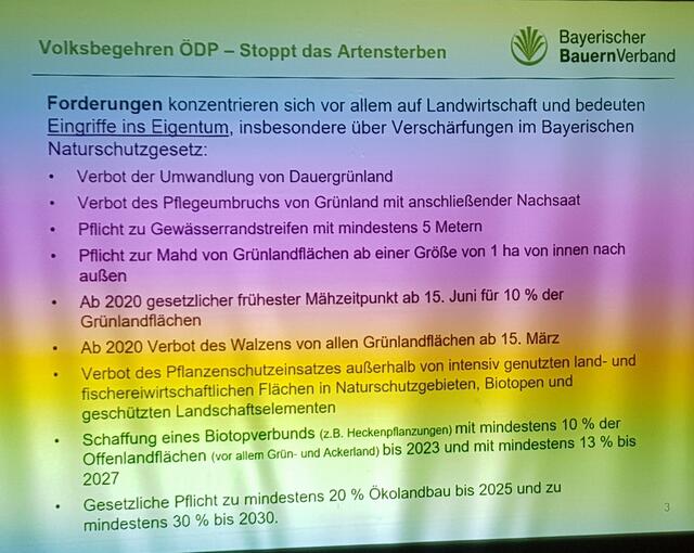 Da sollten lieber mal Gewerbe und Industrie aussäen, auf deren Flächen höchstens Wiese und einzelne Bäume stehen