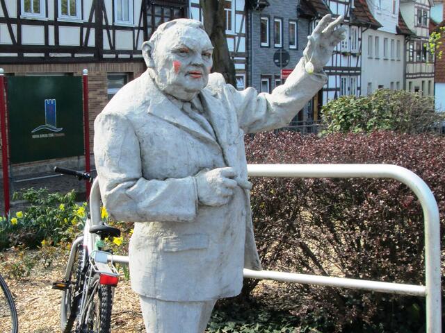 Von der Innenstadt grüßt Ludwig Erhard auf die andere Seite der Werra.