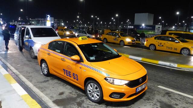 Istanbul Airport-Taxen am Eingang