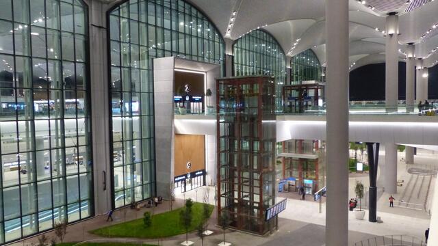 Istanbul Airport,rechte Seite am Eingangsbereich