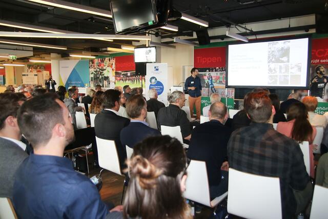 In der WWK Arena drehte sich am 9. April alles um das Thema Online Marketing. Das Interesse war riesig.