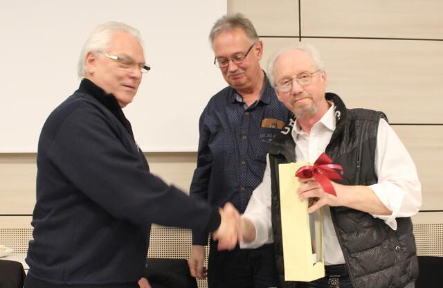 Ehrung von Rainer Hilpert (rechts im Bild)