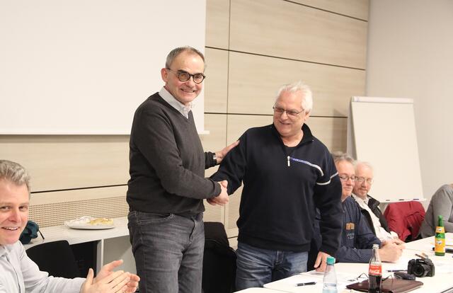 Gratulation von Günter Busche an Hans-Bernd Will (1.Vorsitzender)