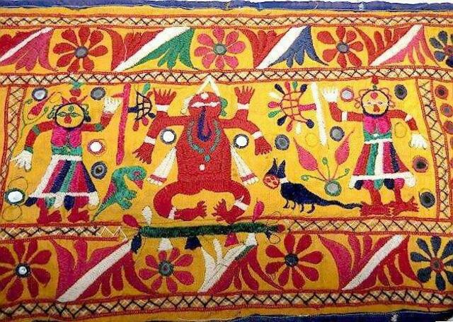 Ganesha und Fantasiewesen: Stickerei aus Nordindien