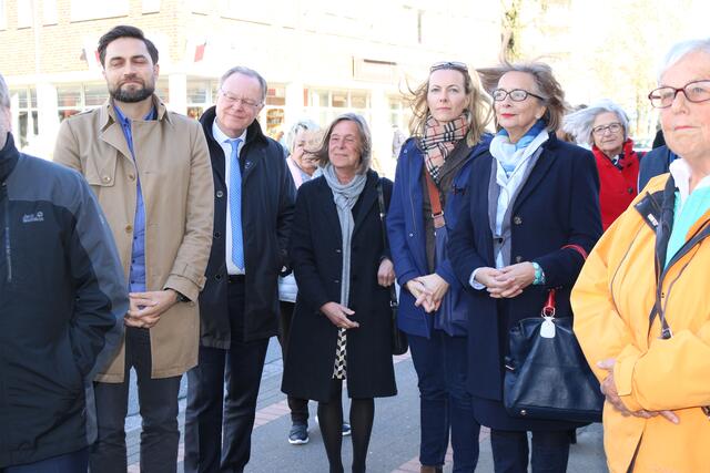 John Strauch, Ministerpräsident Stephan Weil, Professorin Dr. Kerkhoff-Weil, Frauke Strauch und Ulrike Strauch.