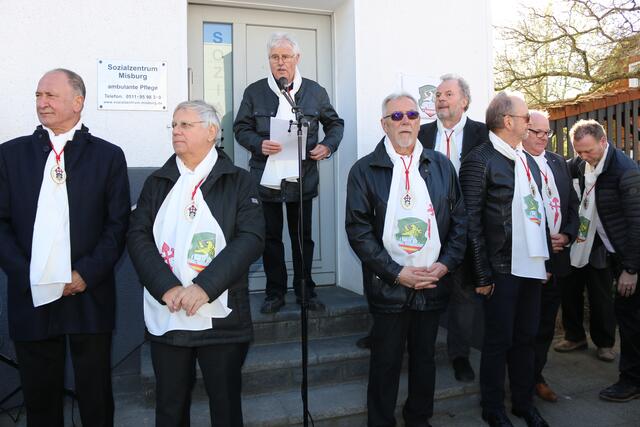 Canciller Wolfgang Illmer mit der Bruderschaft.