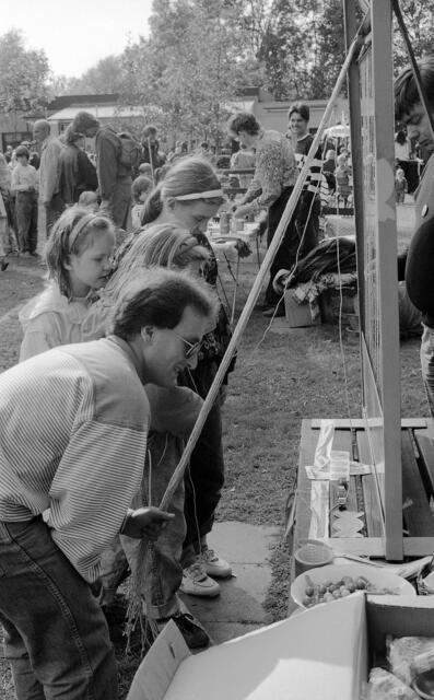 Gemeindefest 1990 der drei damaligen katholischen Kirchengemeinden im Stadtbezirk auf der Bernwardswiese.