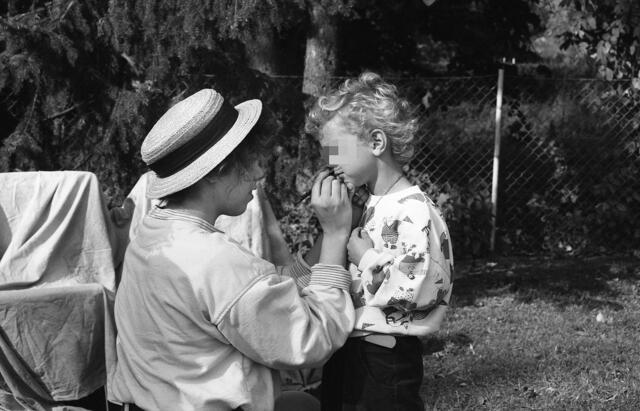 Gemeindefest 1990 der drei damaligen katholischen Kirchengemeinden im Stadtbezirk auf der Bernwardswiese.