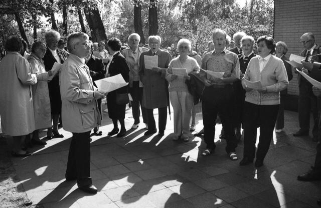 Gemeindefest 1990 der drei damaligen katholischen Kirchengemeinden im Stadtbezirk auf der Bernwardswiese.