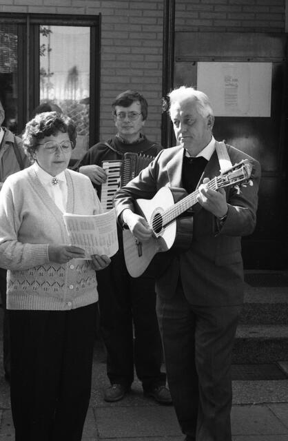 Gemeindefest 1990 der drei damaligen katholischen Kirchengemeinden im Stadtbezirk auf der Bernwardswiese.