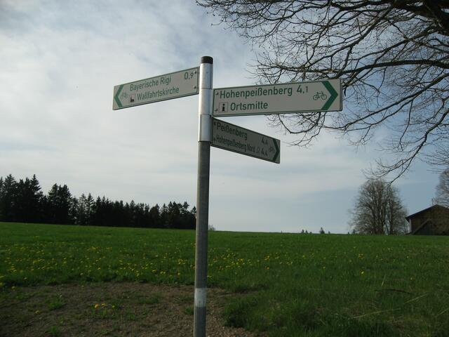 Gut beschilderte Rad und Wanderwege.