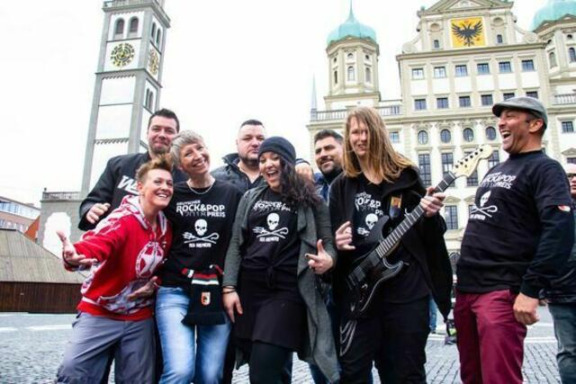 Tina Schüssler ist seit vielen Jahren für Mensch, Tier und Umwelt im Einsatz. Zusammen ist sie mit Weltstars wie den Red Hot Chili Peppers, Aerosmith oder Paul Watson für Sea Shepherd unterwegs und kämpft für das Leben in unseren Meeren | Foto: Lothar Felkel