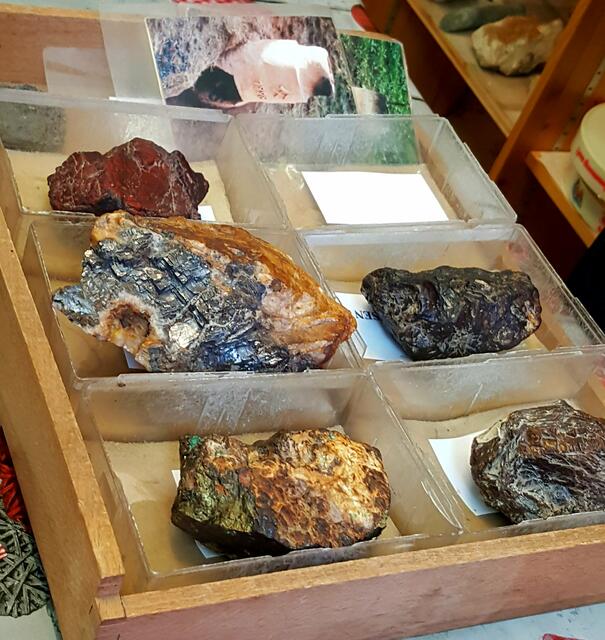 Gesteinsarten aus dem Stollen