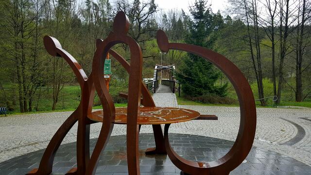 Neue und Alte Kunst an der Selbitzbrücke am "Rennsteig"