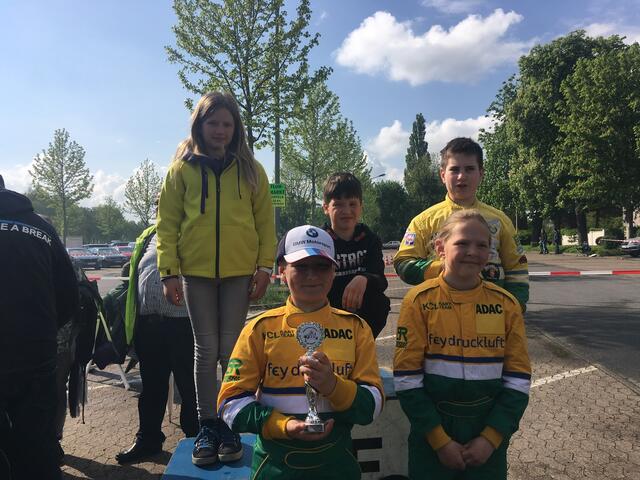 Liz, Nick, Max, Fine und Elias.