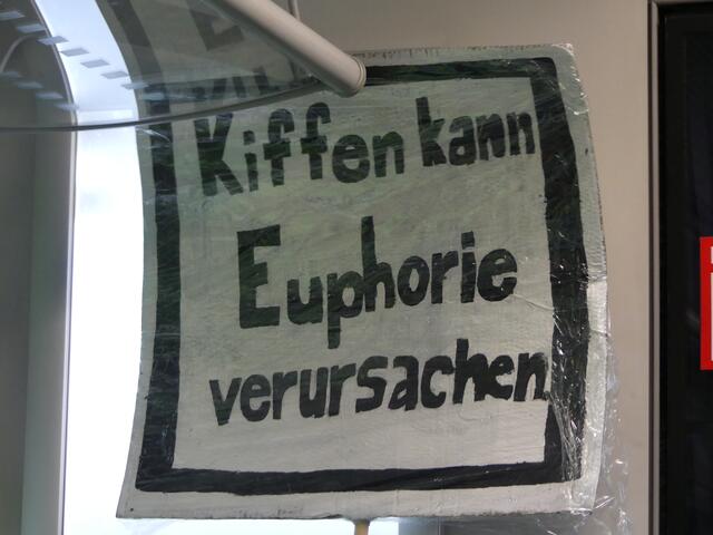 Ekstase, Hochgefühl, trügerisches Wohlbefinden.