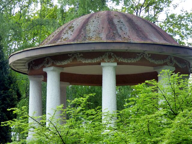Rundtempel im Stadtpark Peine