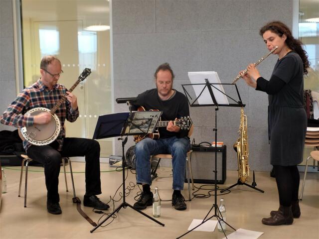 Für gute Musik sorgte die "Baumgruppe" (Manfred Heisler, Michael Kaiser und Mone Schmidt)