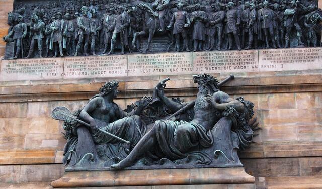 Wer das Gedicht "Die Wacht am Rhein" lesen möchte, bitte auf Lupe vergrößern. (Dem Kaiser habe ich allerdings den Kopf abgeschnitten.)