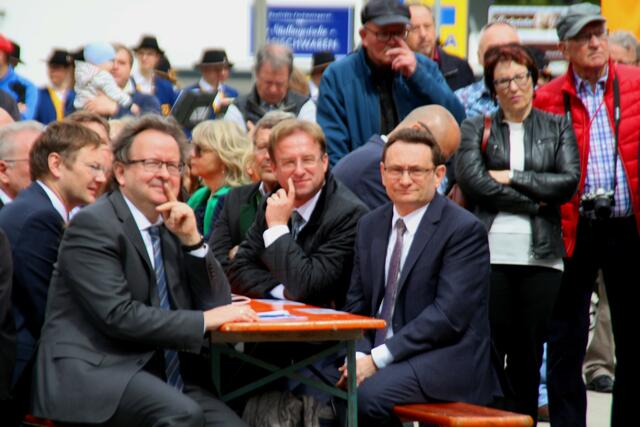 Oberbürgermeister Armin Neudert,   
Landtagsabgeordneter Wolfgang Fackler Bundestagsabgeordneter Ulrich Lange