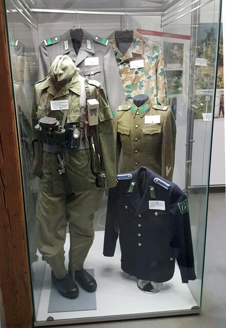 Uniform-Schaukasten
