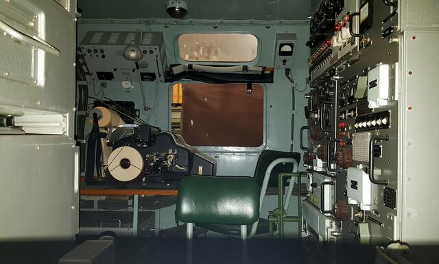 Blick ins Innere des DDR-Funk-LKW's