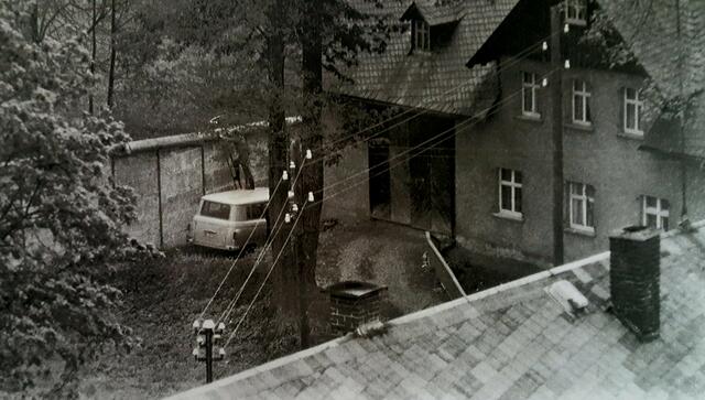 Dokumentationsfoto des einzig geglückten Fluchtversuchs über diese Grenzmauer in Mödlareuth - siehe Textbeschreibung...