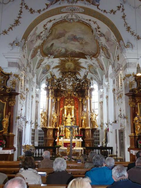 Prächtig erstrahlt nun wieder die Rokoko-Kunst in der Pfarrkirche Mariä Himmelfahrt, die als Wallfahrtskirche weit bekannt ist und sehr geschätzt wird.