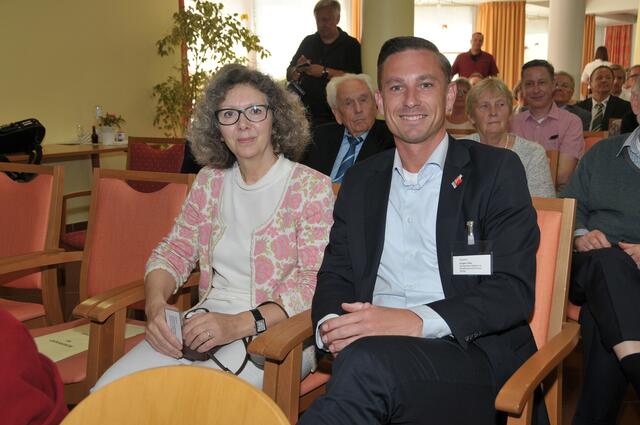 Die Ratsmitglieder Christine Ranke-Heck und Angelo Alter.